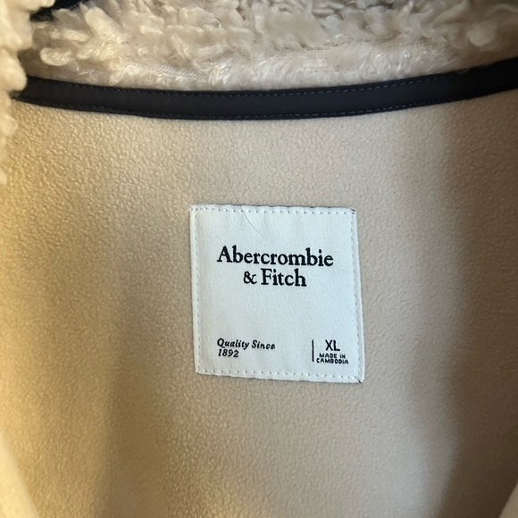 Abercrombie teddy bear coat. Size xl - Picture 6 of 6
